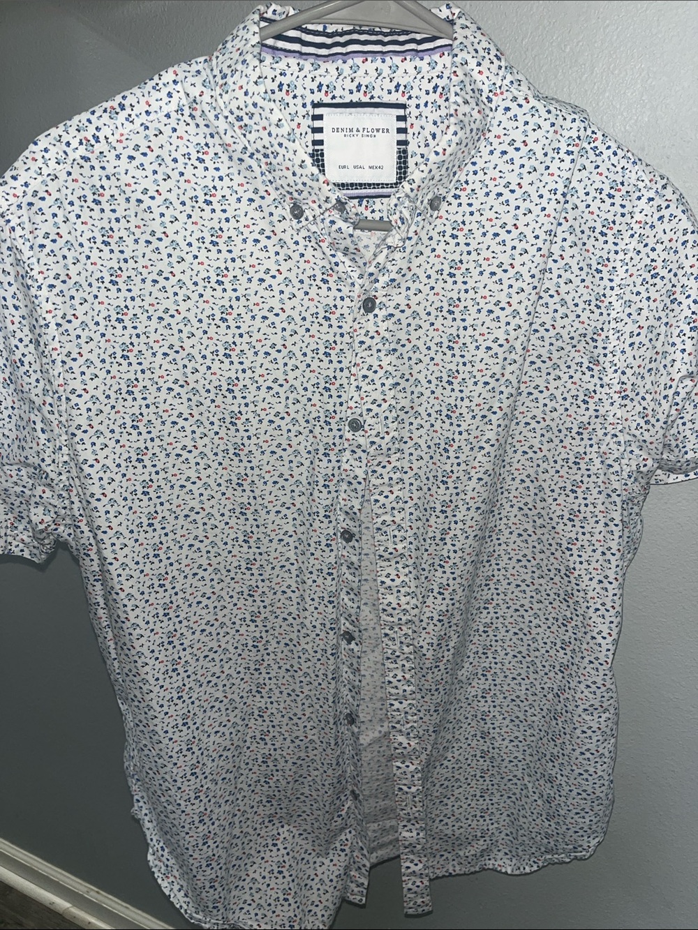 Denim & Flower White Short-Sleeve Button-Down with Blue and Red Micro Floral